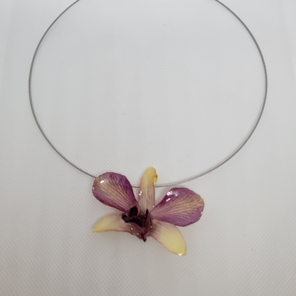 Elegant Purple and Cream Floral Necklace